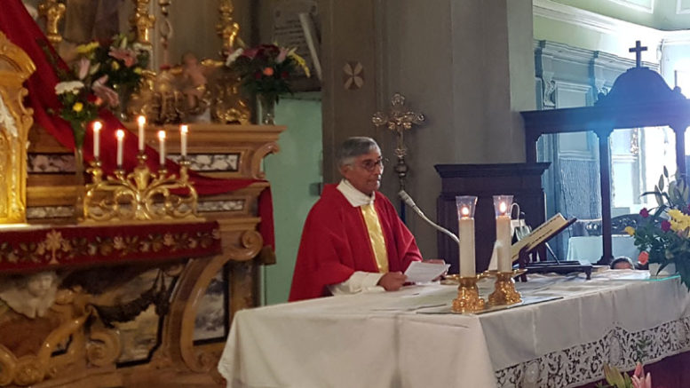 Don Gianni durante la celebrazione di San Nazario